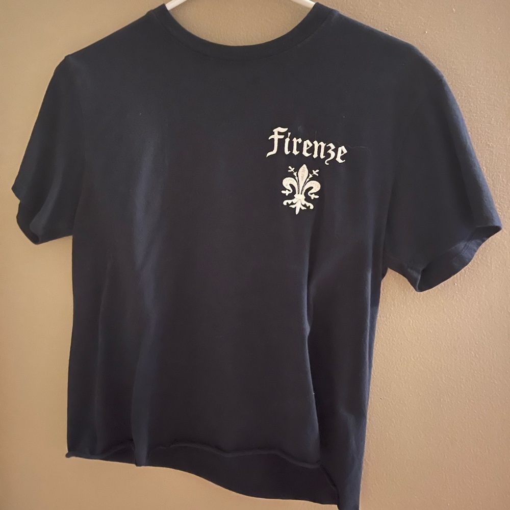 Brandy Melville John Galt cropped navy blue tshirt